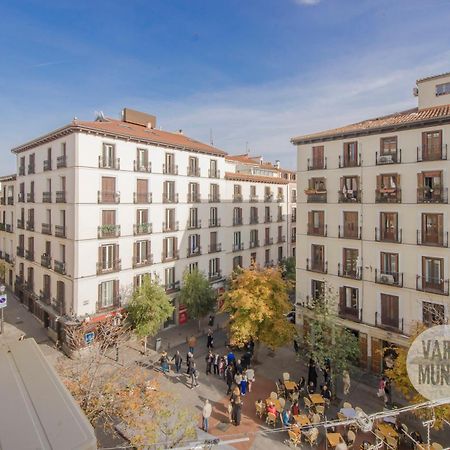 Sutil Elegancia Para 3, En Plaza De Chueca Madrid Exterior foto