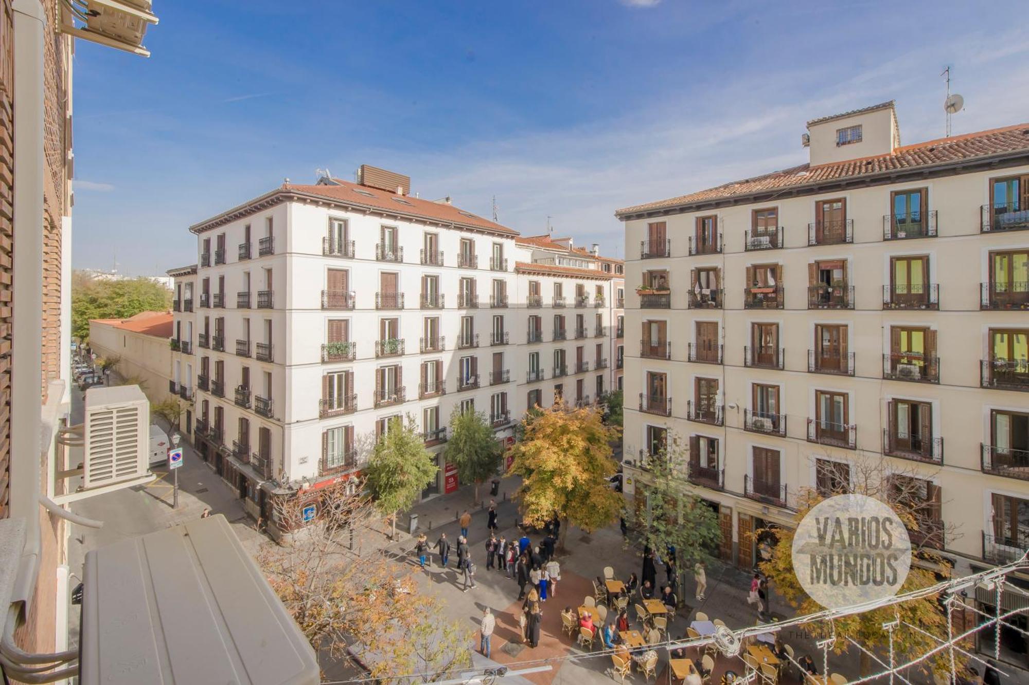 Sutil Elegancia Para 3, En Plaza De Chueca Madrid Exterior foto